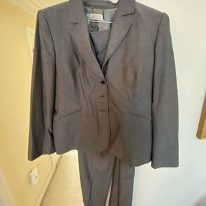 Women’s 2 piece pantsuit